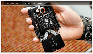 Illustration for article titled Taiwanese Guy Turns his Mobile into Fully-Functioning Transformer-Phone